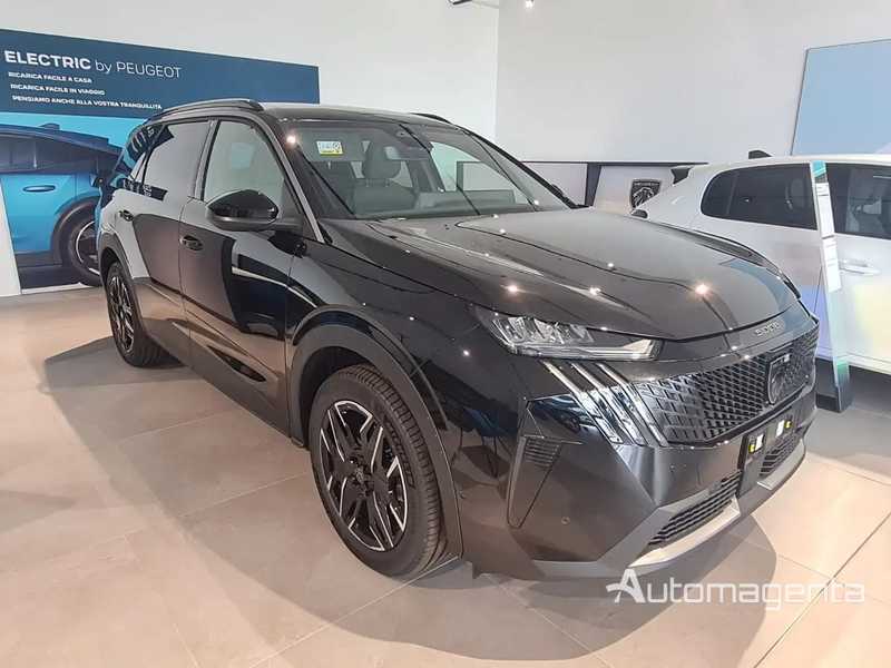 Nuova 5008 Km0 vista anteriore laterale. Colore nero