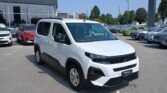 Peugeot Rifter km0 colore bianco. Vista anteriore laterale