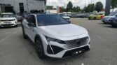 Nuova Peugeot 408 colore bianco. Vista anteriore laterale