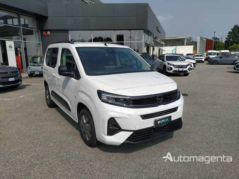 Opel Combo Life Km0. Colore bianco- Vista laterale anteriore